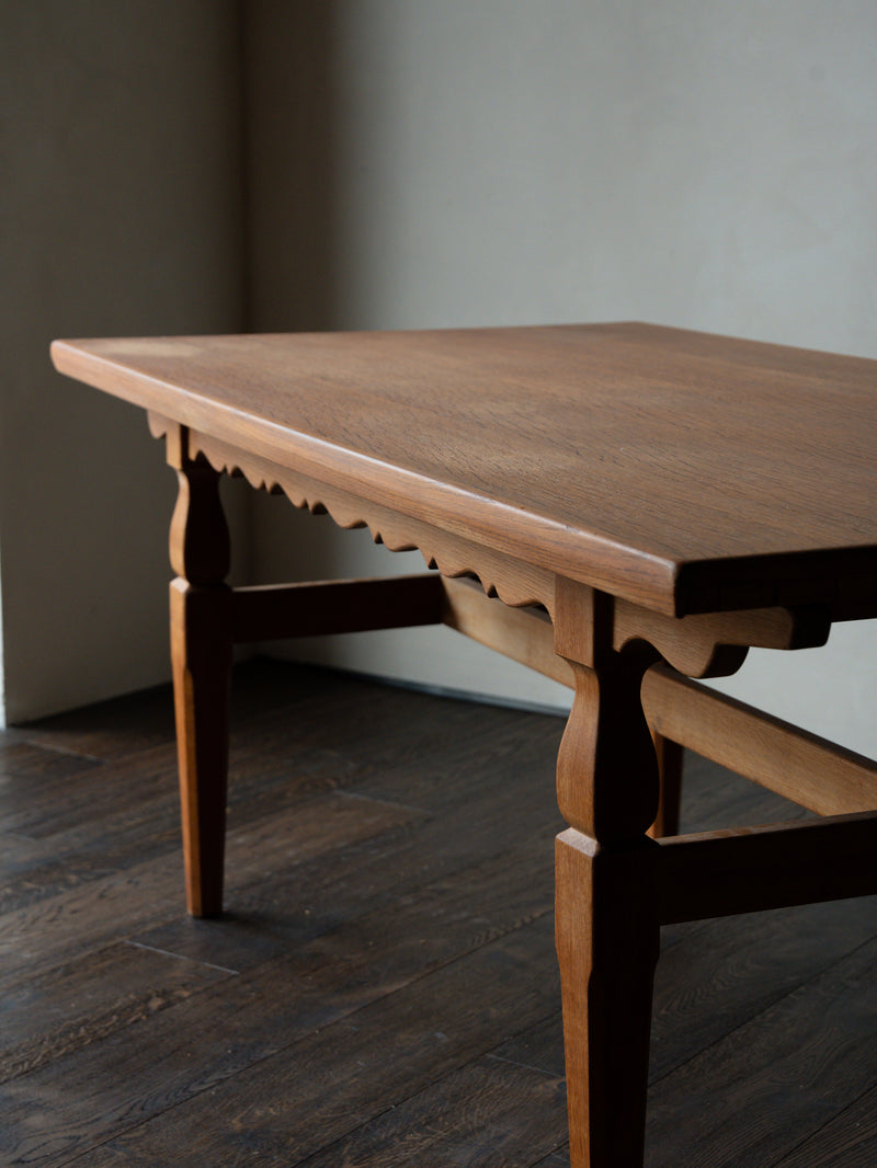 Extendable Oak Dining Table in the style of Henning Kjaernulf