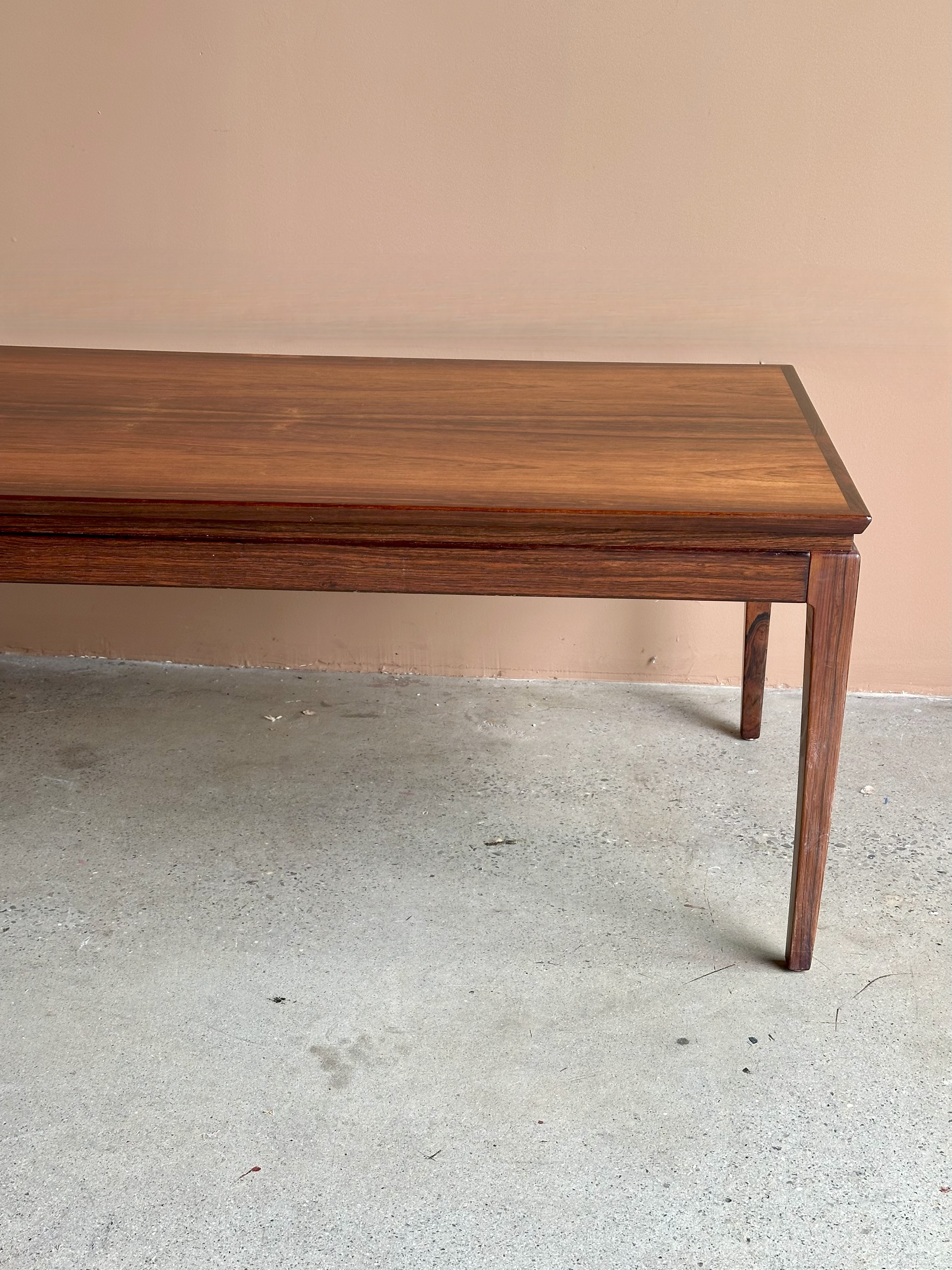 Extendable Rosewood Coffee Table in the style of Ole Wanscher