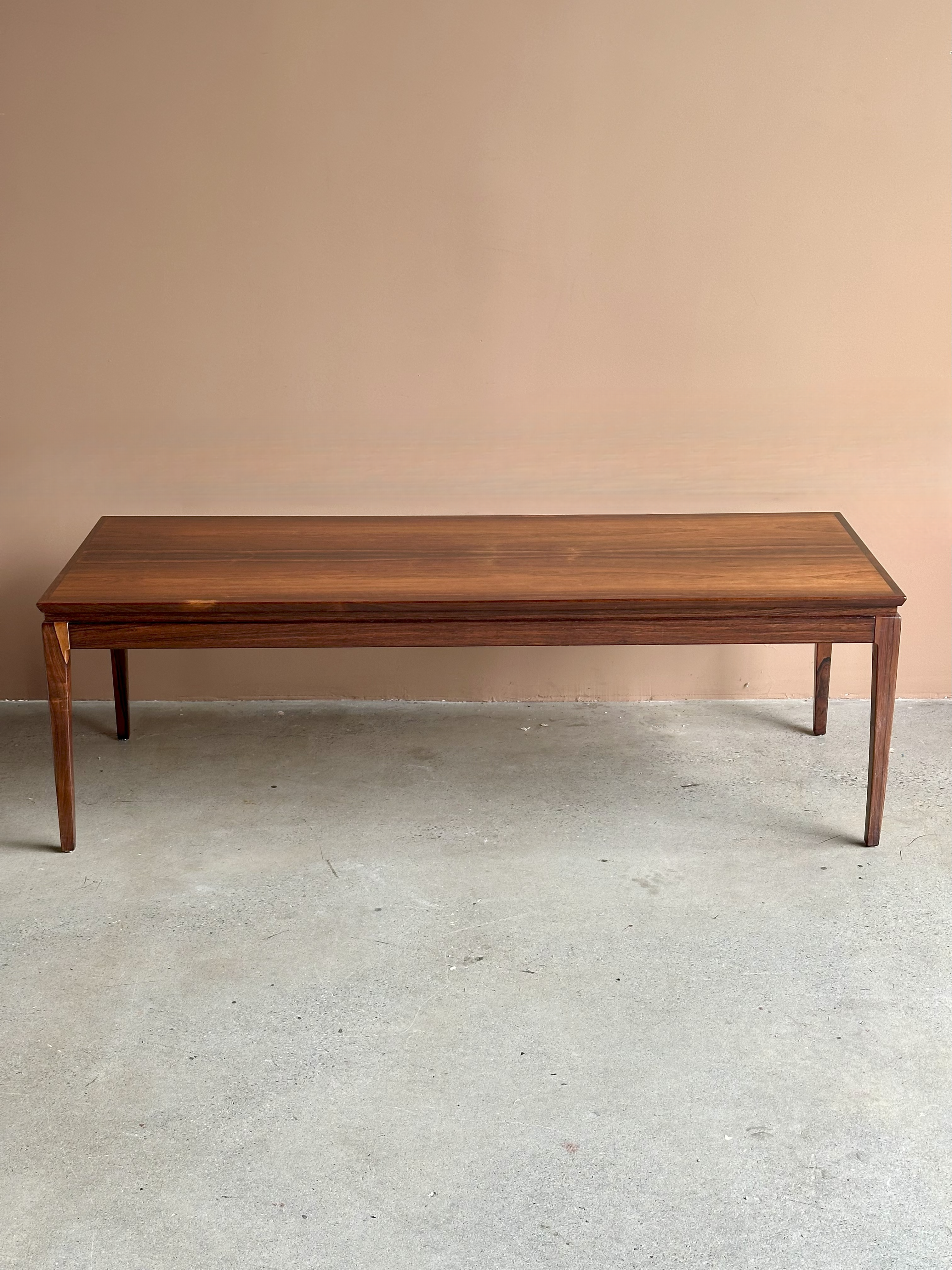 Extendable Rosewood Coffee Table in the style of Ole Wanscher